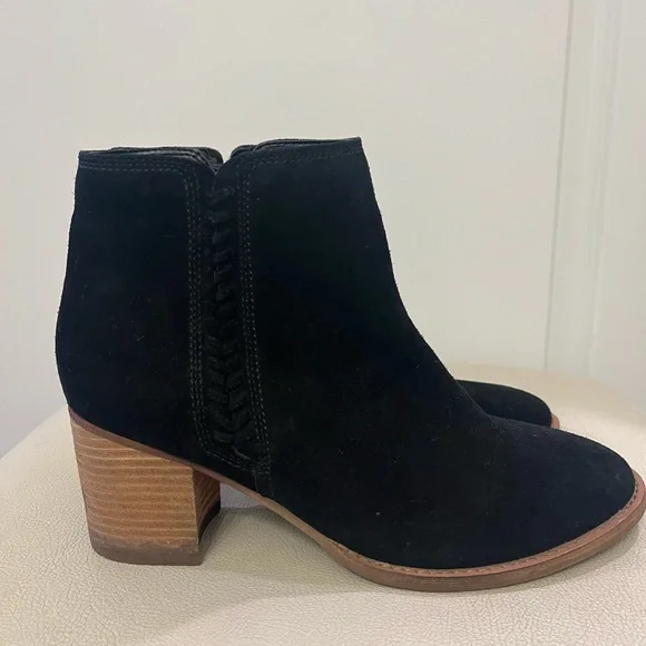 Blondo Nina Black Waterproof Leather Suede Ankle Bootie's Size
